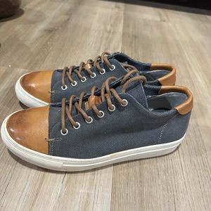 Roan canvas  leather shoes good condition  sz8.5